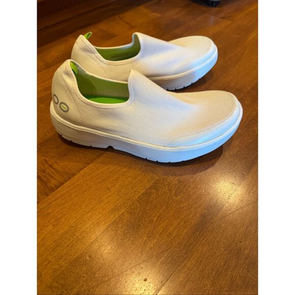 Woman’s oofos comfort slip on shoes size 8.5 - Picture 1 of 6